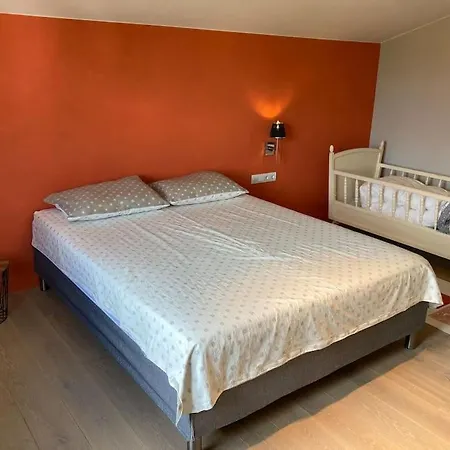 Luxury 4 Bedroom 2 Km From The Coast. * Frata