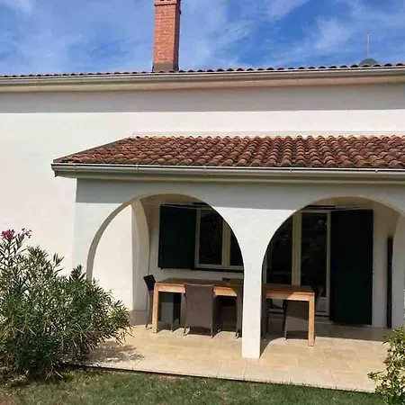 Luxury 4 Bedroom 2 Km From The Coast. Villa
