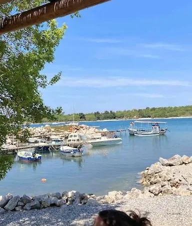 Villa Luxury 4 Bedroom 2 Km From The Coast. Frata