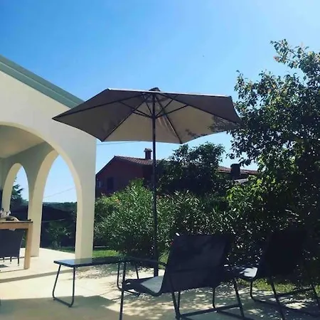 Luxury 4 Bedroom 2 Km From The Coast. Frata