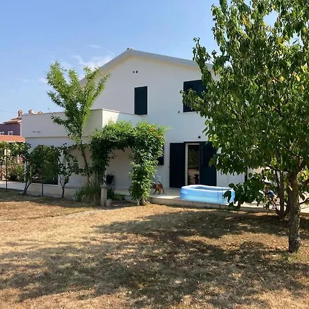 Villa Luxury 4 Bedroom 2 Km From The Coast.